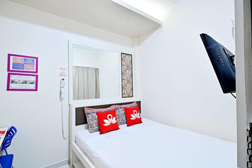 Zen Rooms Cideng Barat Джакарта Экстерьер фото