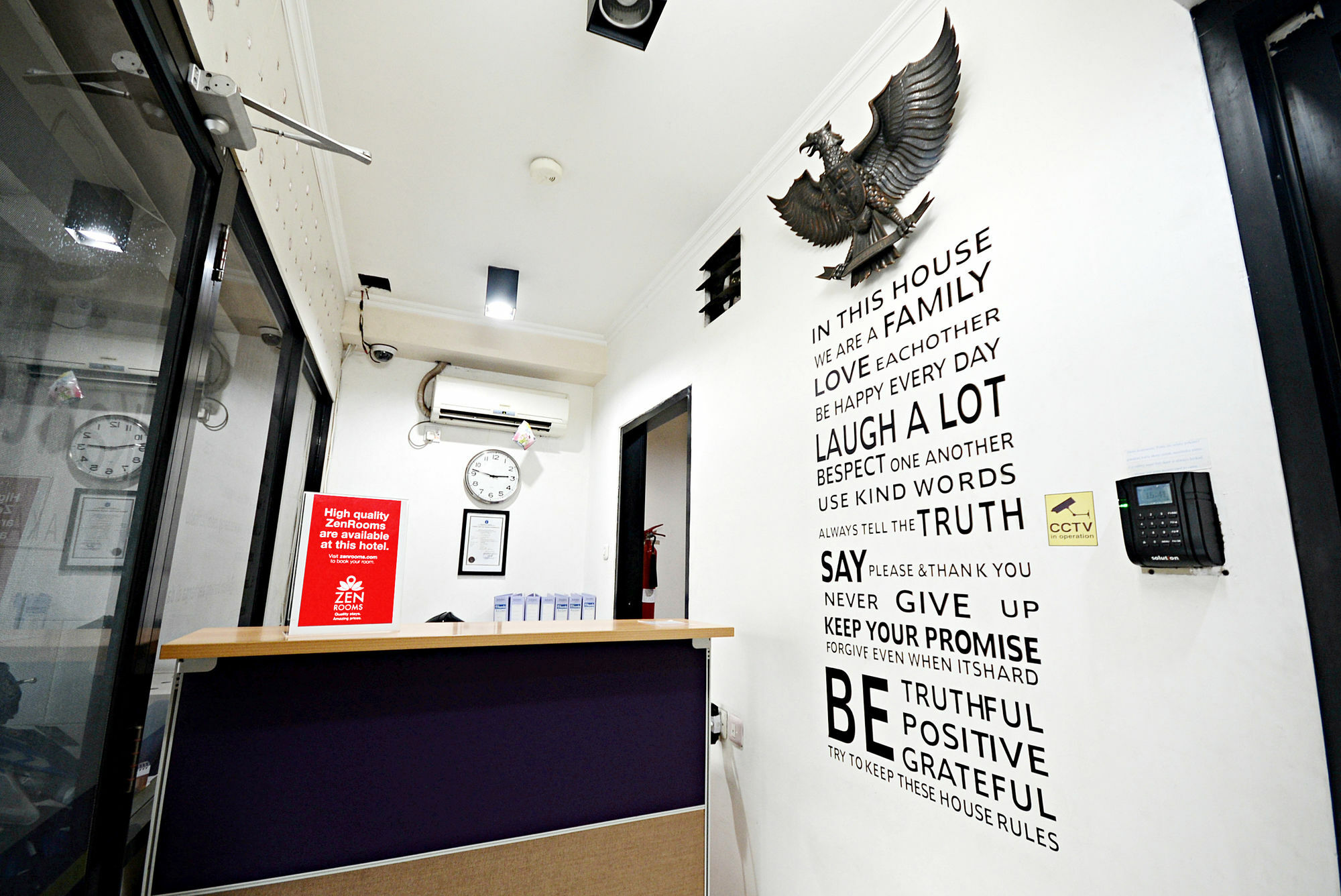 Zen Rooms Cideng Barat Джакарта Экстерьер фото