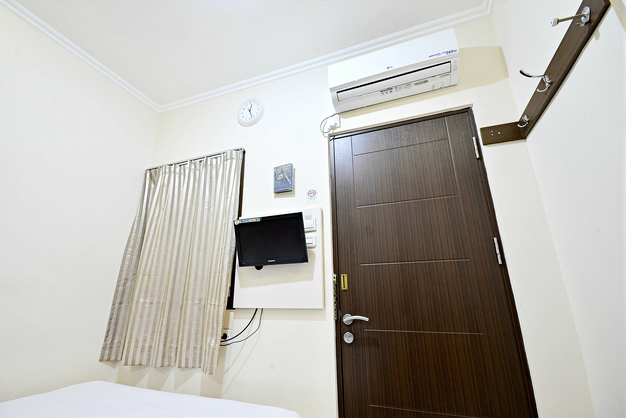 Zen Rooms Cideng Barat Джакарта Экстерьер фото